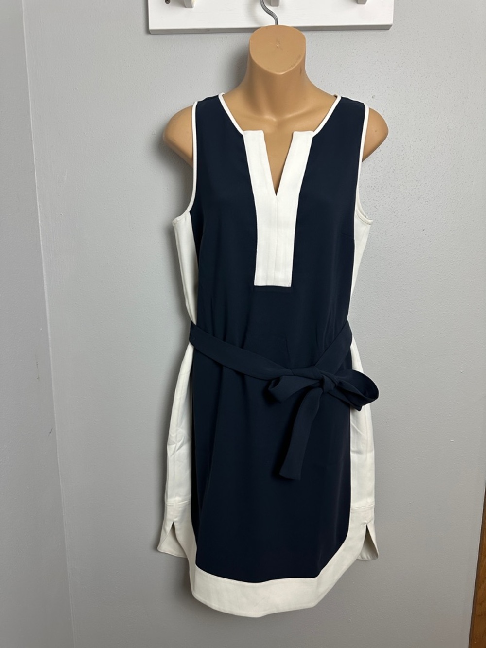 Ann Taylor Navy and White Sleeveless Belted Shift Dress